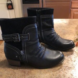 Origins size 9 booties